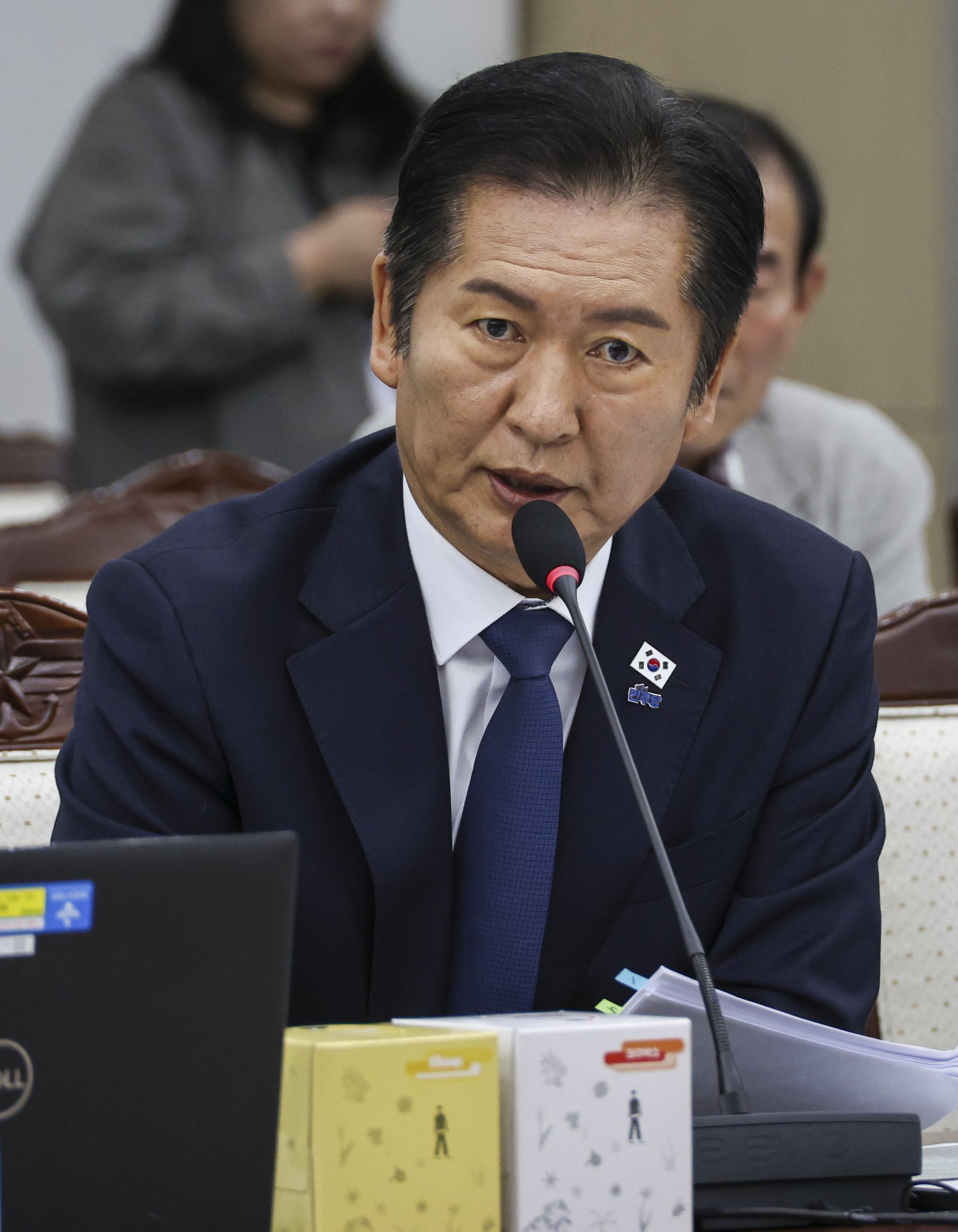 이재명 정부 첫 국정감사가 시작된 13일 오전 서울 용산구 국방부 청사에서 열린 2025 국방부 국정감사에서 정청래 더불어민주당 대표가 질의하고 있다. 2025.10.13. [서울=뉴시스]