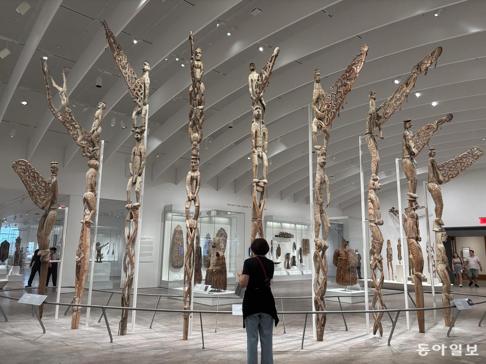 갤러리 맞춤 세심한 큐레이팅
미국 뉴욕 메트로폴리탄미술관의 오세아니아 소장품 상설전. 뉴욕=김민 기자 kimmin@donga.com