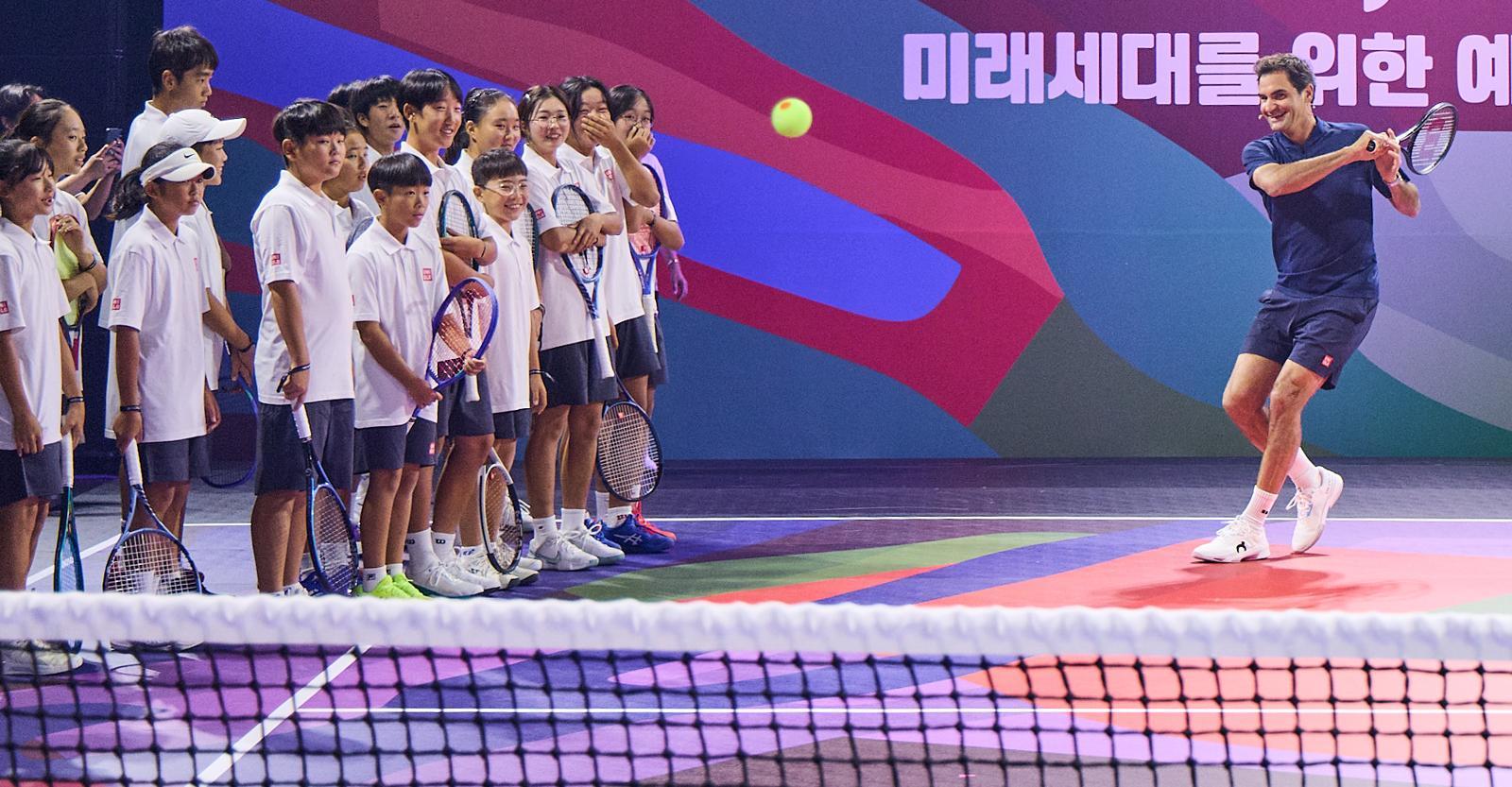 코트 꿈나무 만난 ‘황제’ 페더러 “실수에서 배워야”