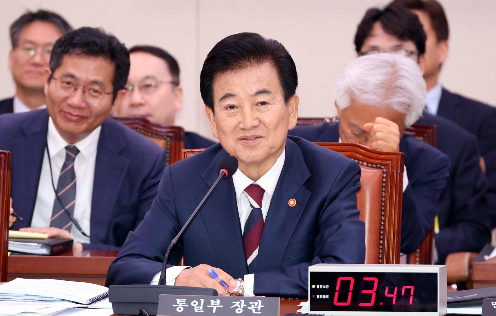 [서울=뉴시스] 정동영 통일부 장관이 14일 오전 서울 여의도 국회 외교통일위원회에서 열린 통일부 등에 대한 국정감사에서 의원 질의에 답변하고 있다.2025.10.14.