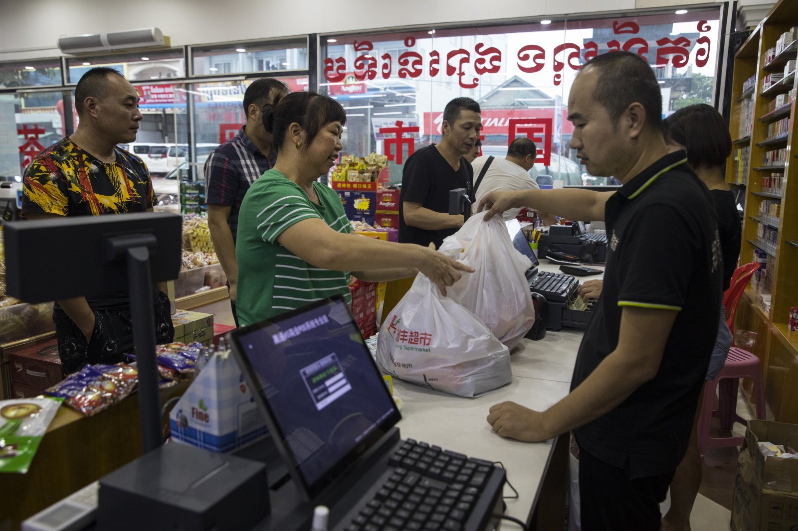 캄보디아 정부가 한국인 대학생 사망 사건에 대해 “실종 당시 한국 정부나 가족의 공식 요청은 없었다”고 밝혔다. 현지 당국은 불법 온라인 범죄 근절을 위해 한국 정부 및 국제사회와 공조를 강화하겠다고 덧붙였다. 사진=게티이미지뱅크