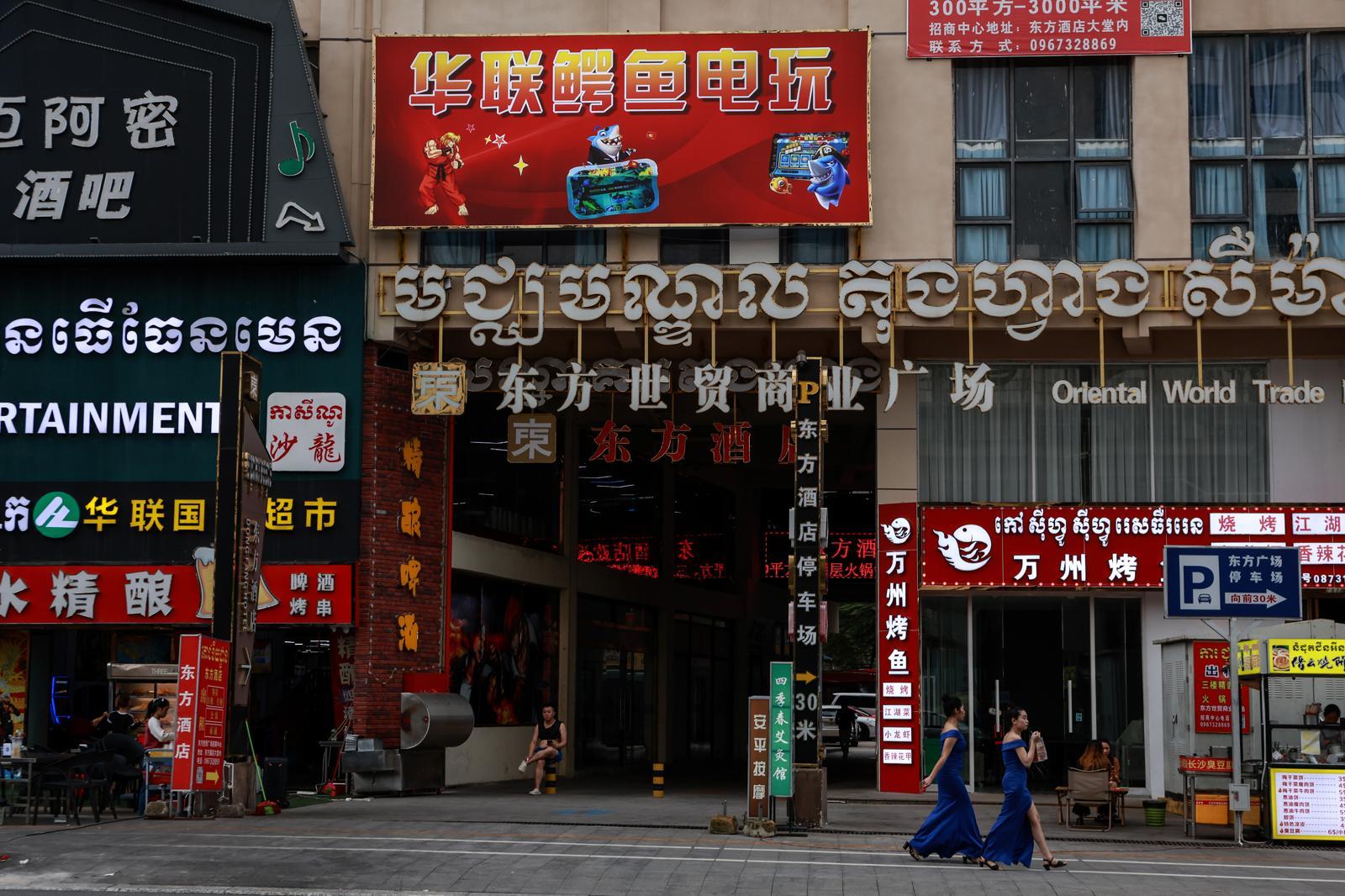 캄보디아 시아누크빌 상점과 노점 앞 중국인 소유 유령 건물 사진. 사진=게티이미지뱅크