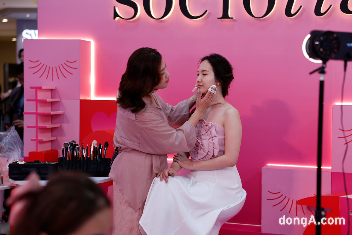 어뮤즈 인도네시아 메이크업 행사 진행 현장. 신세계인터내셔날 제공