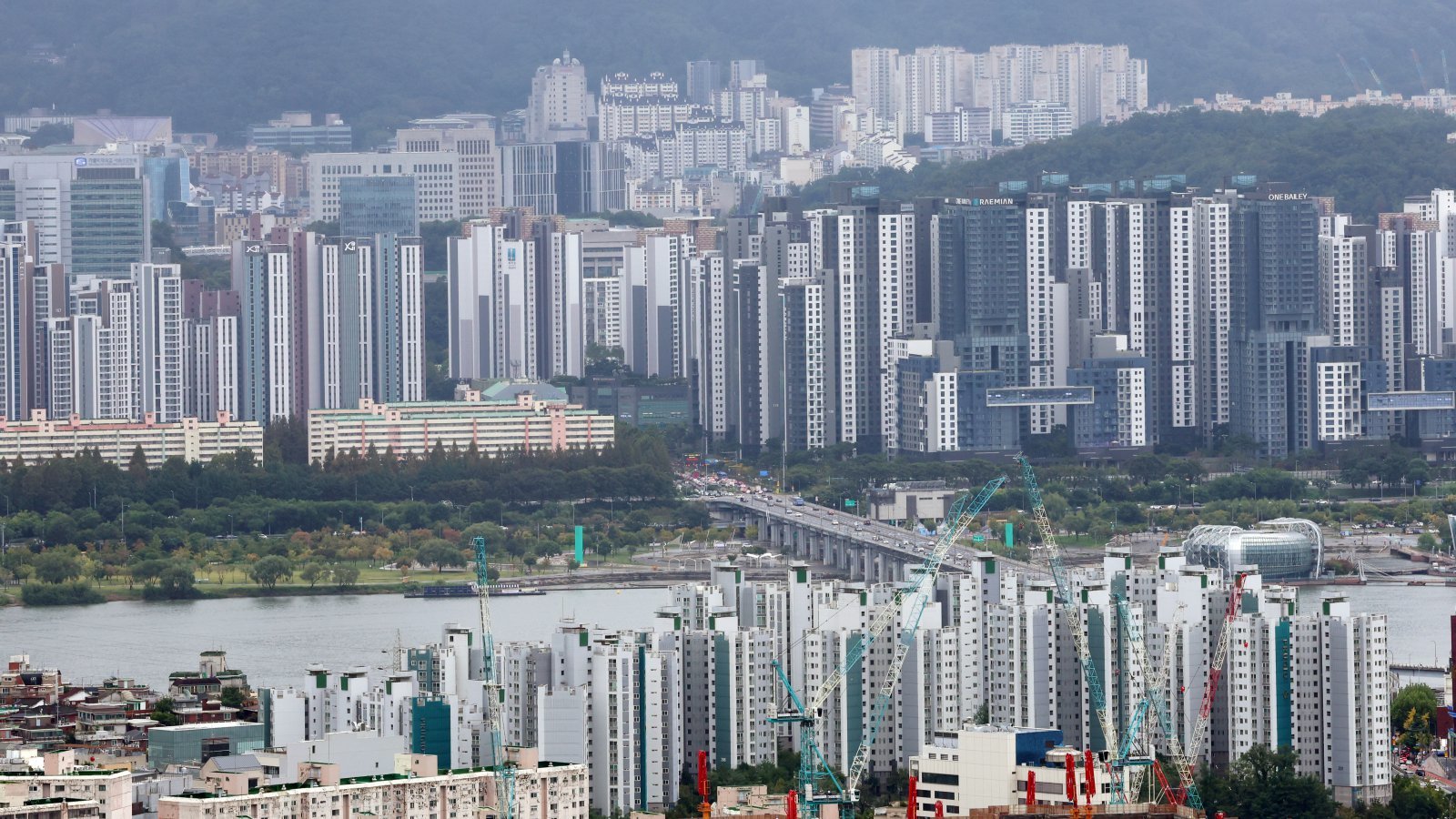 서울 남산에서 바라본 아파트 단지 모습. 2025.10.13 뉴스1