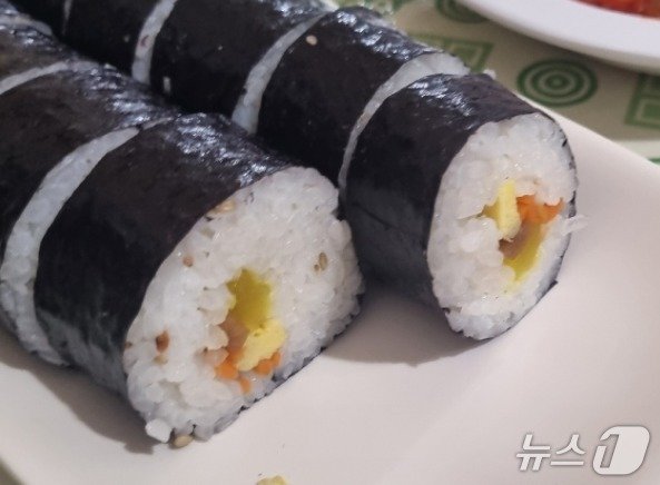 제64회 탐라문화제 부스에서 판매된 ‘부실 김밥’. (온라인 커뮤니티 갈무리)