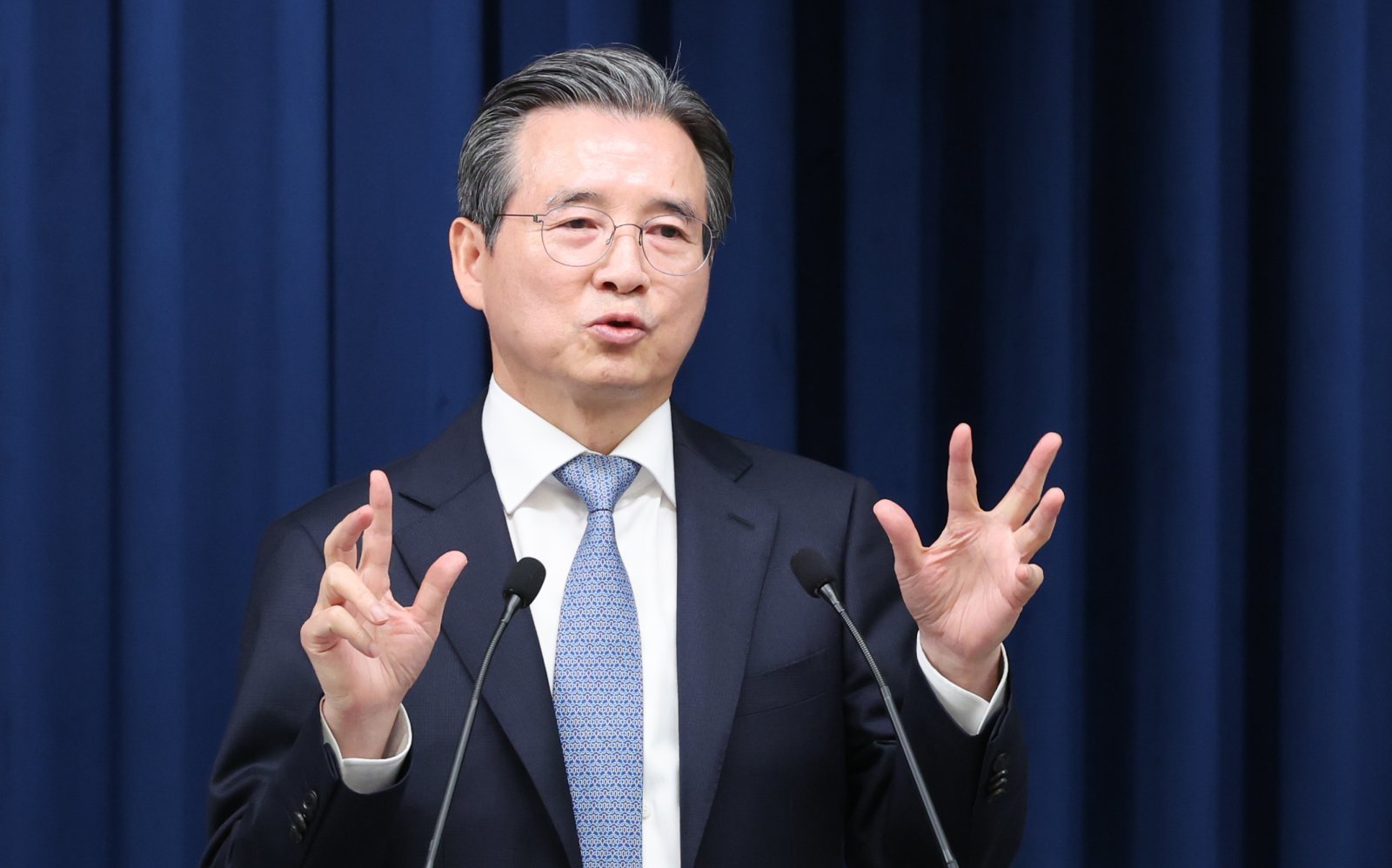 김용범 정책실장이 1일 서울 용산 대통령실 청사에서 샘 올트먼 오픈AI CEO 접견 관련 브리핑을 하고 있다. 2025.10.1/뉴스1