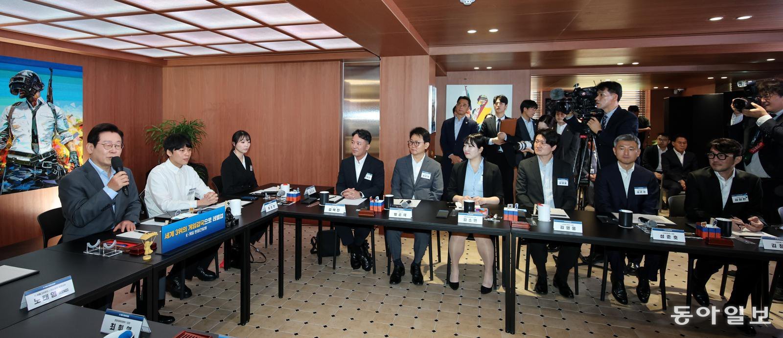 이재명 대통령이 15일 오전 서울 성동구 복합문화공간 펍지(PUBG) 성수에서 열린 K-게임현장간담회에서 모두발언을 하고 있다. 송은석 기자 silverstone@donga.com