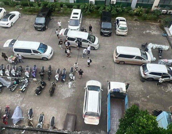 12일 한 텔레그램 채널에서 ‘내일 캄보디아 시아누크빌에서 단속이 있을 예정’이라며 ‘시아누크빌의 ’카이보 1‘ 건물에서는 다수의 회사들이 철수 중’이라는 설명과 함께 올라온 사진. (출처=뉴스1)