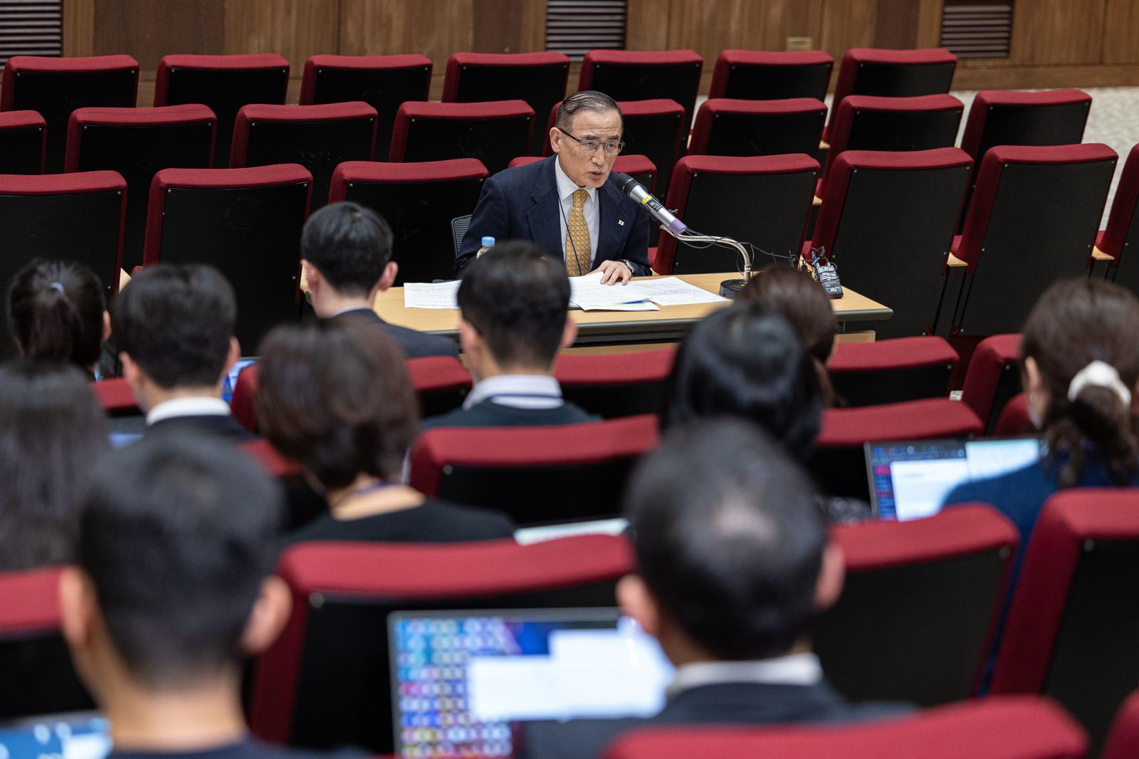 위성락 국가안보실장이 15일 서울 용산 대통령실 청사에서 한국인 대상 납치·감금 범죄가 급증하는 캄보디아에 대한 대응 현황 브리핑을 하고 있다. 뉴스1