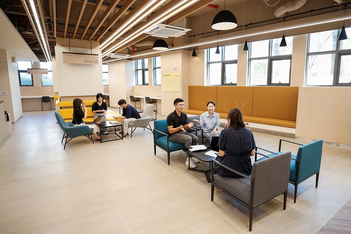 성동청년 창업이룸센터 내부 공유 라운지 / 출처=성동구청