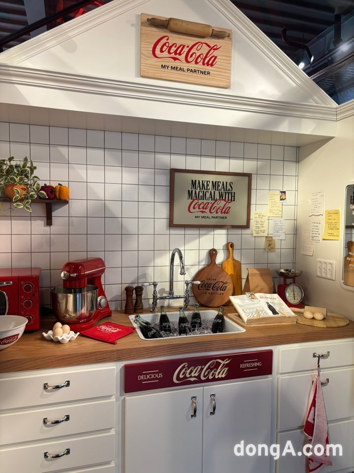 현대카드 쿠킹 라이브러리 2층 코카콜라 전시공간. 황소영 기자 fangso@donga.com