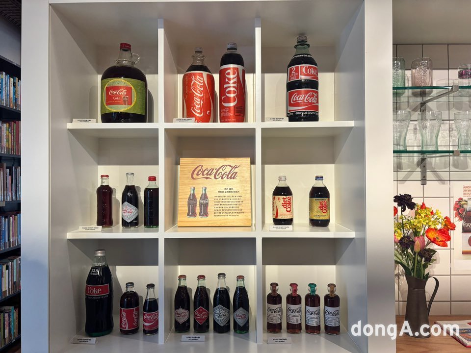 현대카드 쿠킹 라이브러리 2층 코카콜라 전시공간. 황소영 기자 fangso@donga.com