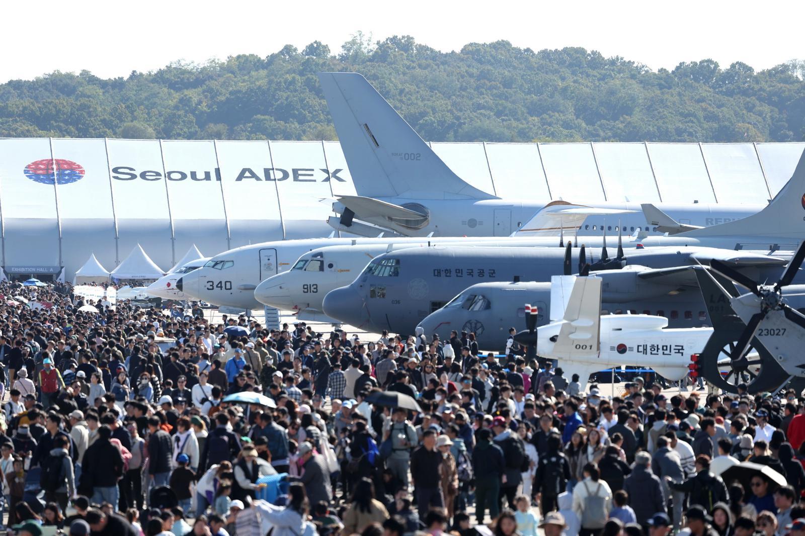 서울 ADEX 2023 행사장 모습. 서울 ADEX 2025 홈페이지