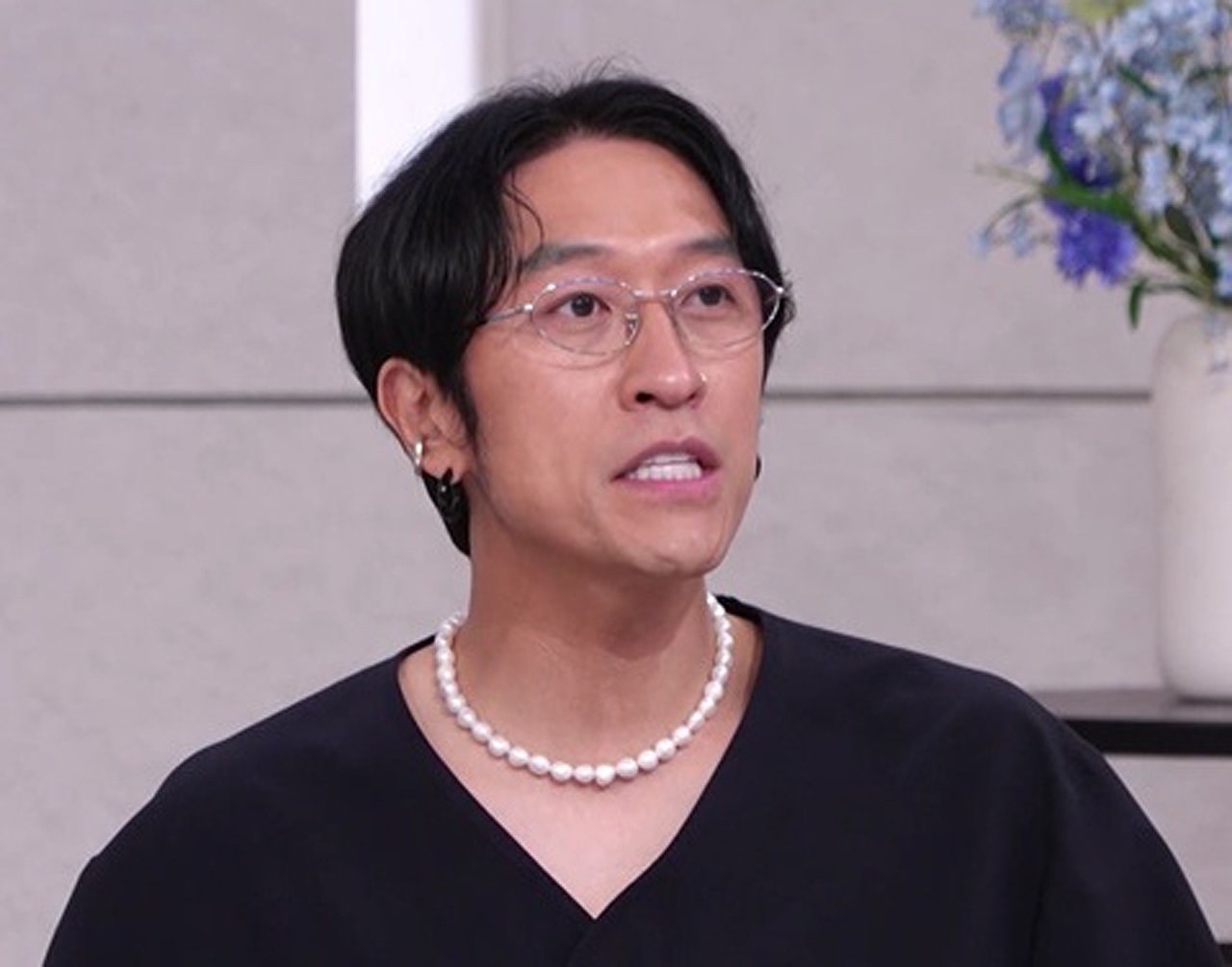 혼성그룹 ‘코요태’ 빽가가 제주 서귀포 불법 산지전용 카페 논란에 대해 “이미 계약 종료, 전혀 관련 없다”며 억울함을 토로했다. 뉴시스