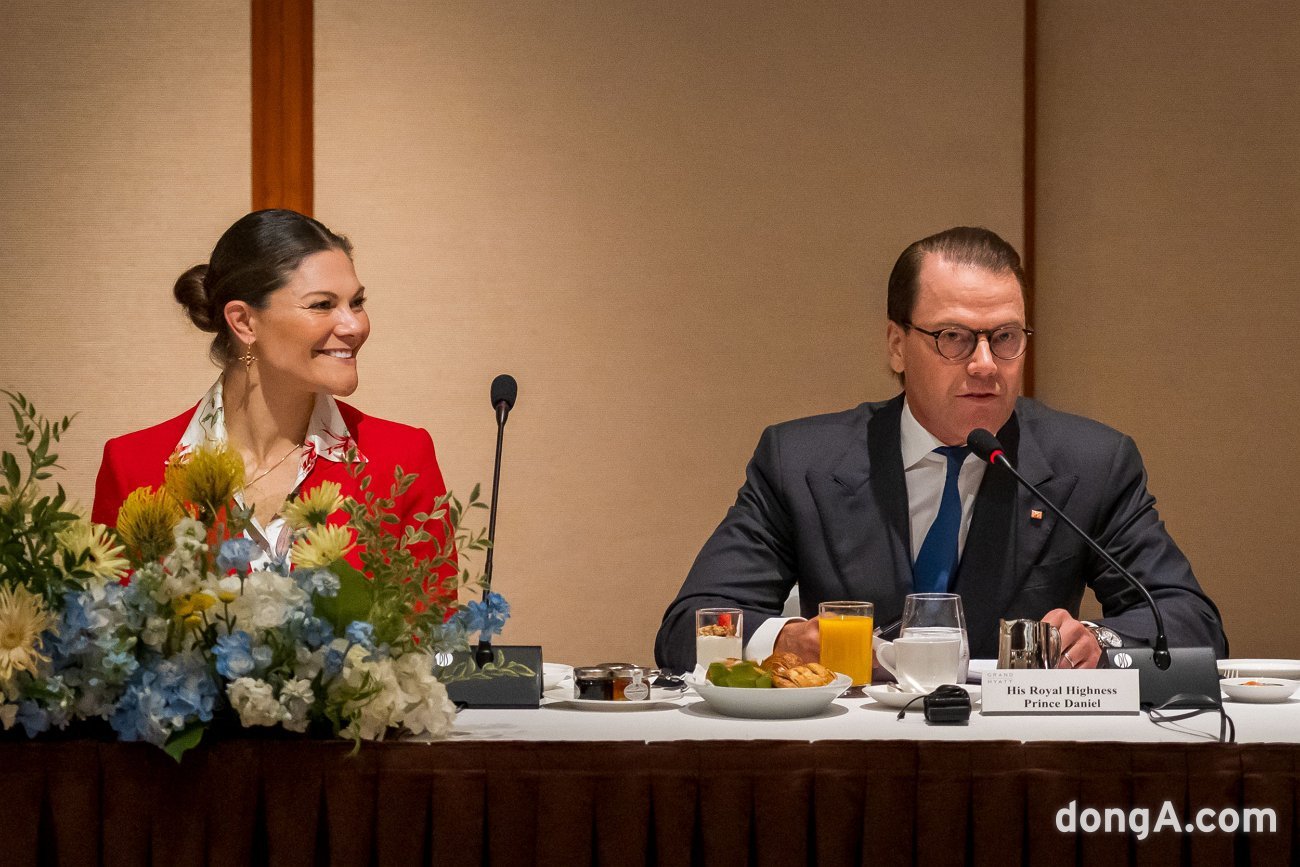 ‘조인 스웨덴’ 행사에 참석한 스웨덴 빅토리아 왕세녀와 다니엘 왕자.