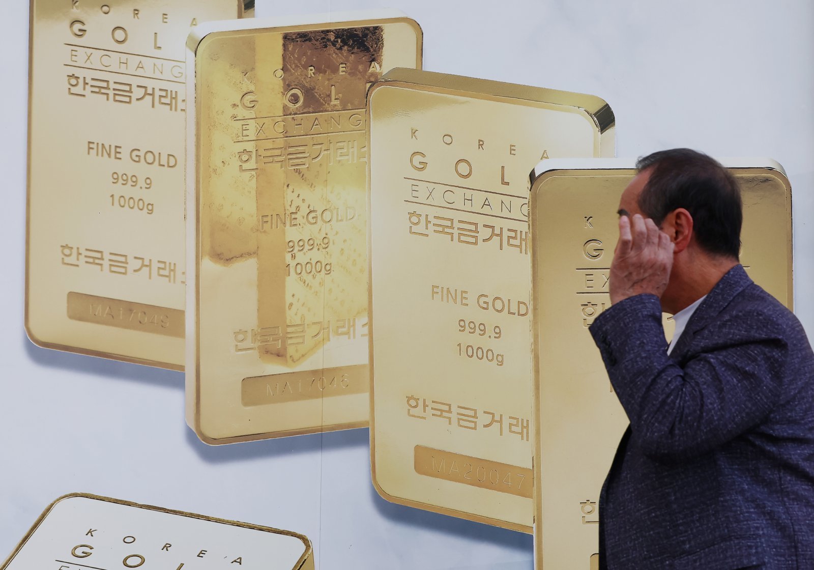 서울 종로구 귀금속 거리에서 시민들이 오가고 있다. 뉴스1