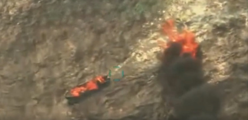 도널드 트럼프 미국 대통령이 15일 공개한 영상에서 마약 운반선으로 추정되는 선박이 베네수엘라 연안에서 미군의 공습을 받아 불타고 있다. 사진 출처 트루스소셜