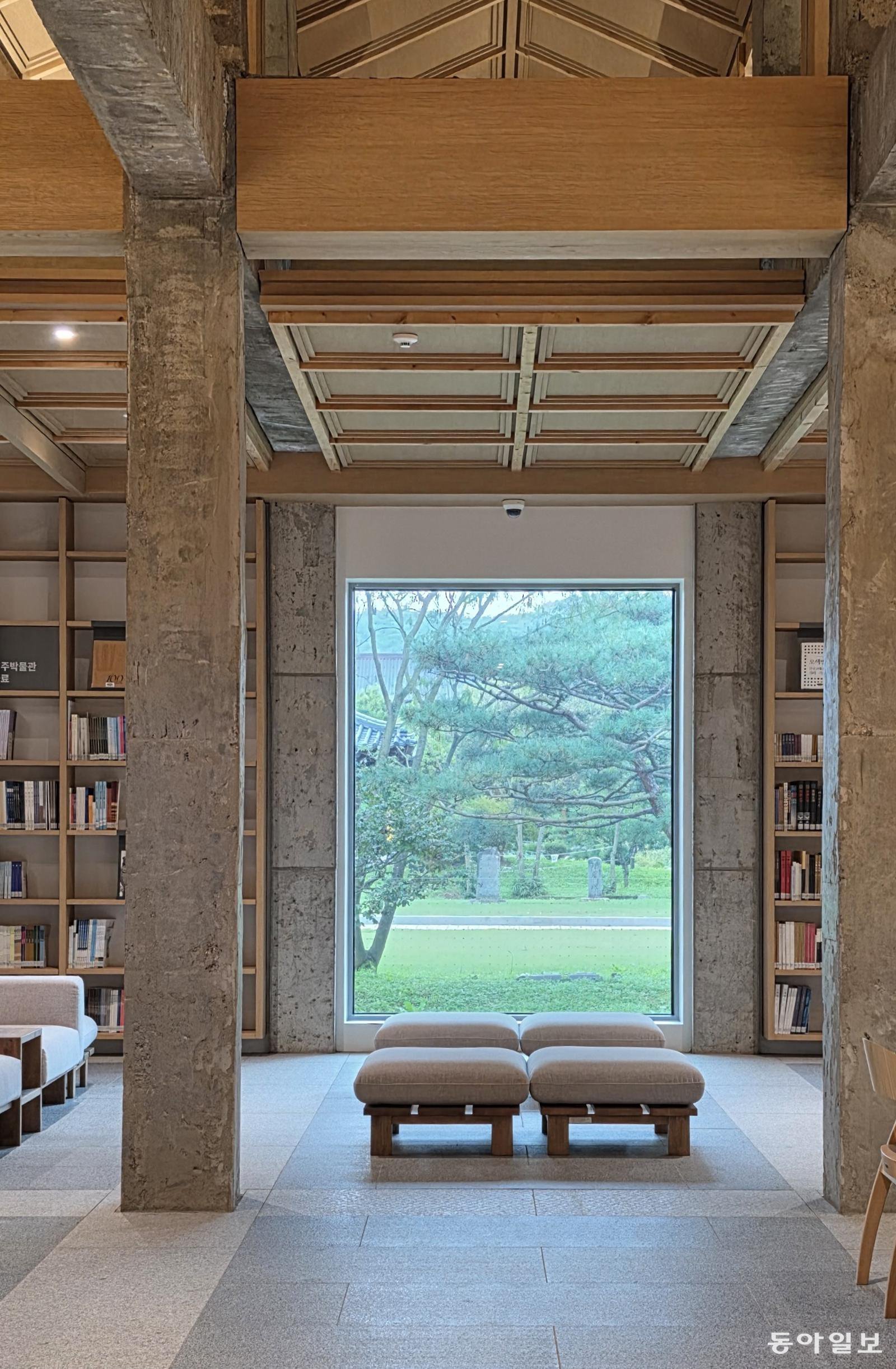 국립경주박물관 내 ‘신라천년서고’. 경주=김선미 기자 kimsunmi@donga.com