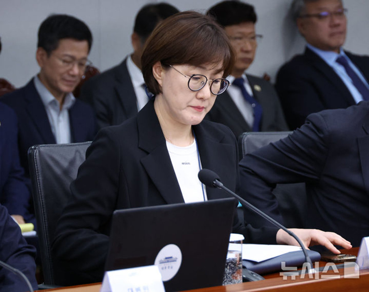 김현지 제1부속실장이 13일 서울 용산 대통령실 청사에서 열린 수석보좌관회의에 참석해 있다. (대통령실통신사진기자단) 2025.10.13.