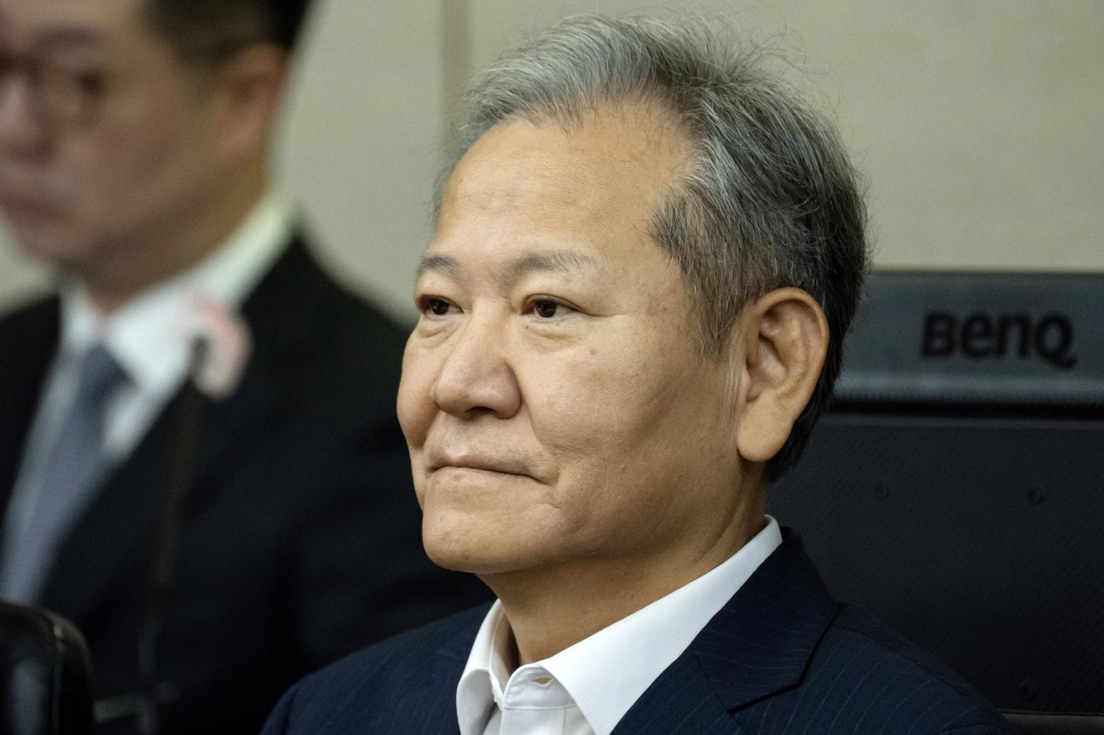 이상민 전 행정안전부 장관이 17일 서울 서초구 서울중앙지법에서 열린 내란 중요임무 종사 등 혐의 첫 공판기일에 출석하고 있다. 2025.10.17 사진공동취재단