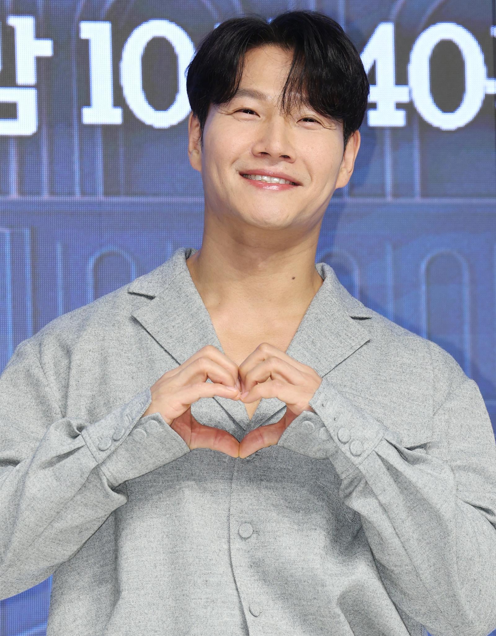 김종국이 신혼여행 브이로그 삭제와 관련해 불거진 의혹을 직접 해명했다. 그는 영상 삭제 이유와 결혼식 관련 왜곡 보도를 설명하며 억울함을 털어놓았다. ⓒ News1
