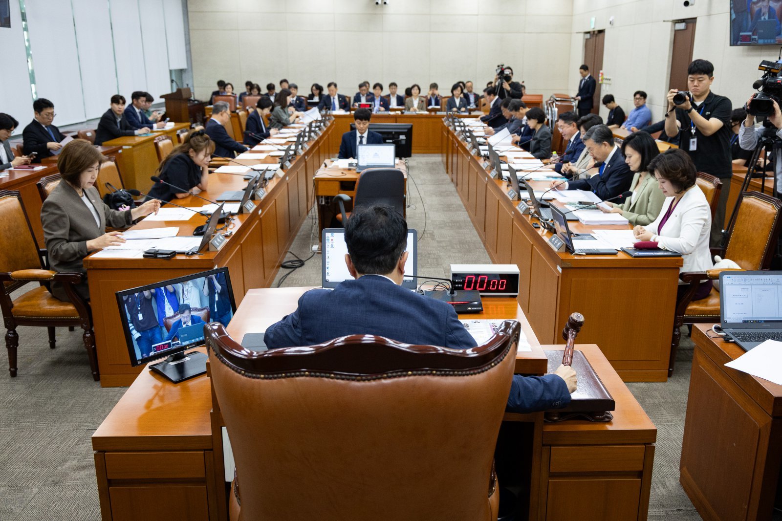 박주민 국회 보건복지위원장이 22일 서울 여의도 국회에서 열린 제429회 국회(정기회) 보건복지위원회 제1차 전체회의에서 의사봉을 두드리고 있다. 2025.9.22 뉴스1