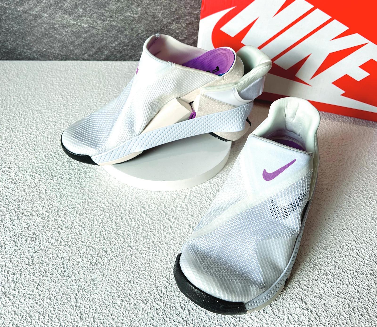 신발 브랜드 나이키가 신발을 보다 편리하게 신고 벗을 수 있도록 디자인한 ‘플라이이즈’ 라인의 제품. 뇌성마비 청년의 편지에서 시작된 이 제품으로 노인, 임산부 등이 편리함을 누리고 있다. 셔터스톡