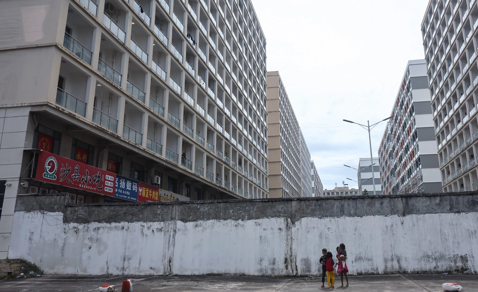 18일(현지시간) 캄보디아 시아누크빌 내 범죄단지로 알려진 건물. 2025.10.18/뉴스1