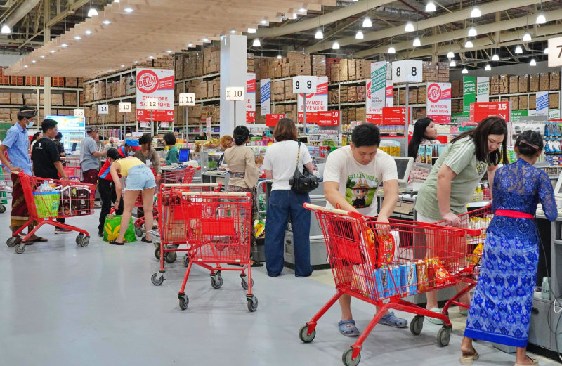 인도네시아 발리 덴파사르 지역에 위치한 롯데마트 발리점 전경.
