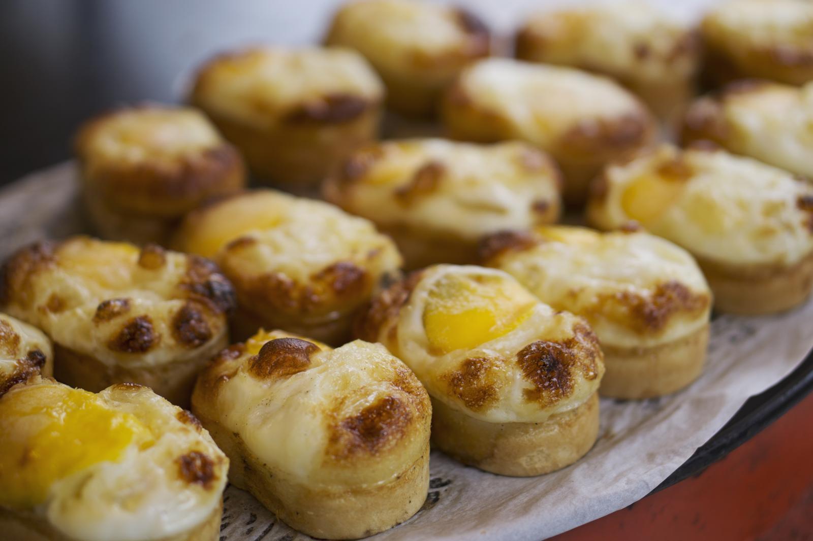 한국 겨울철 대표 간식 계란빵이 18일(현지 시간) CNN이 선정한 ‘세계 최고의 빵 50선’ 목록에 이름을 올렸다. Gettyimagesbank