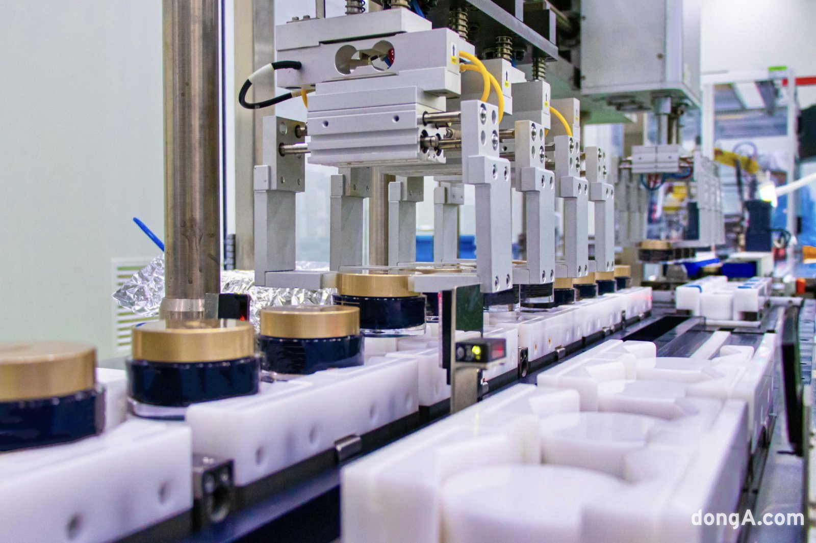 한국콜마 세종공장에서 제품이 제조되고 있다.