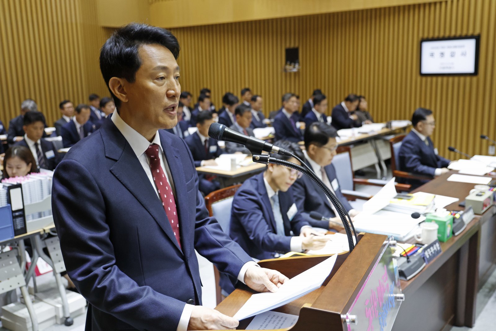 오세훈 서울시장이 20일 오전 서울 중구 서울시청에서 열린 국회 국토교통위원회의 서울시청에 대한 국정감사에서 업무보고를 하고 있다. 2025.10.20/뉴스1