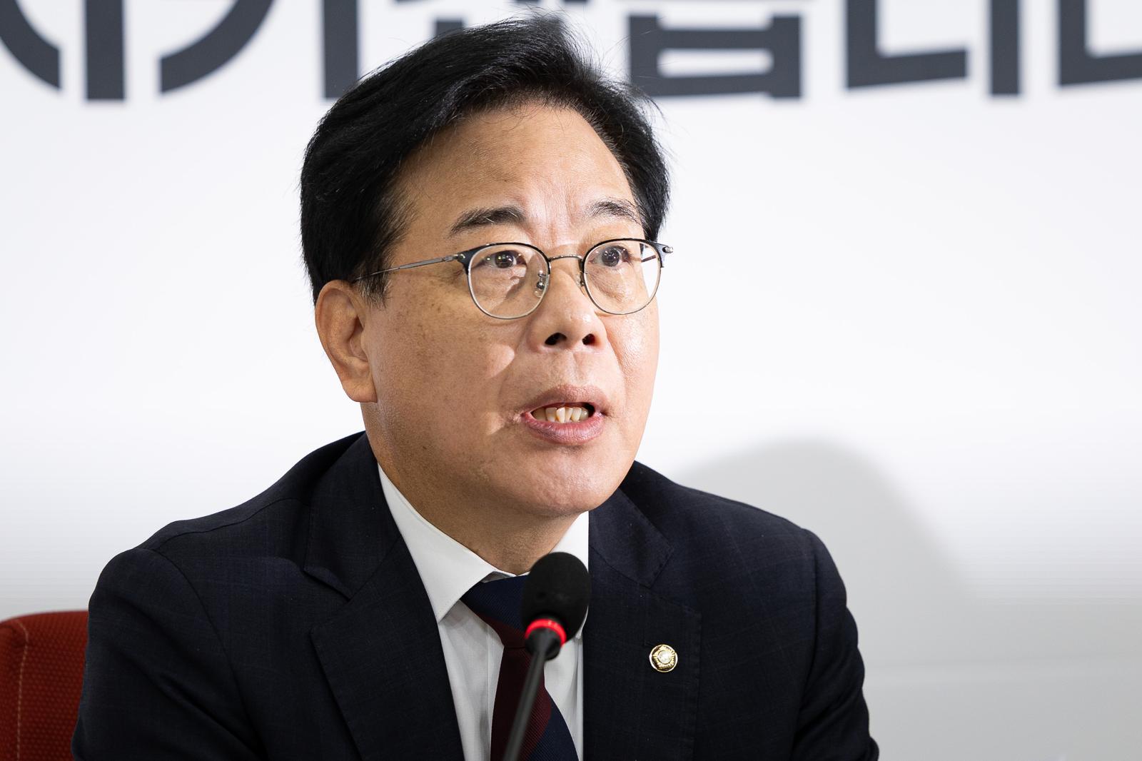 송언석 국민의힘 원내대표가 20일 서울 여의도 국회에서 국정감사 중간평가 기자간담회를 열고 모두 발언을 하고 있다. 뉴스1