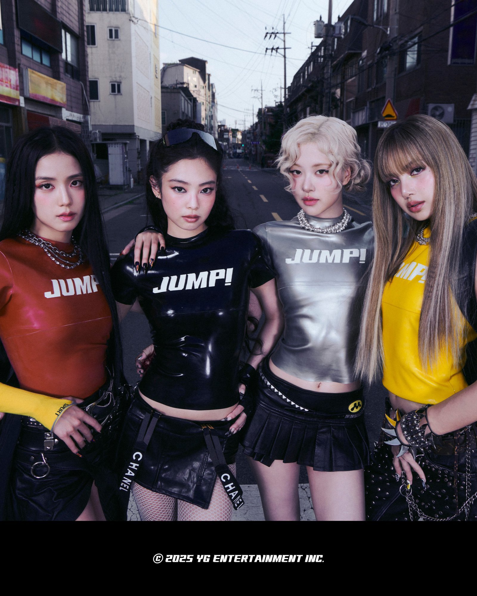 그룹 블랙핑크가 3년 만의 신보 발매를 앞두고 뮤직비디오 촬영에 돌입했다. 앨범은 막바지 단계이며, 완전체 컴백으로 전 세계 팬들의 관심이 집중되고 있다. ⓒ뉴시스
