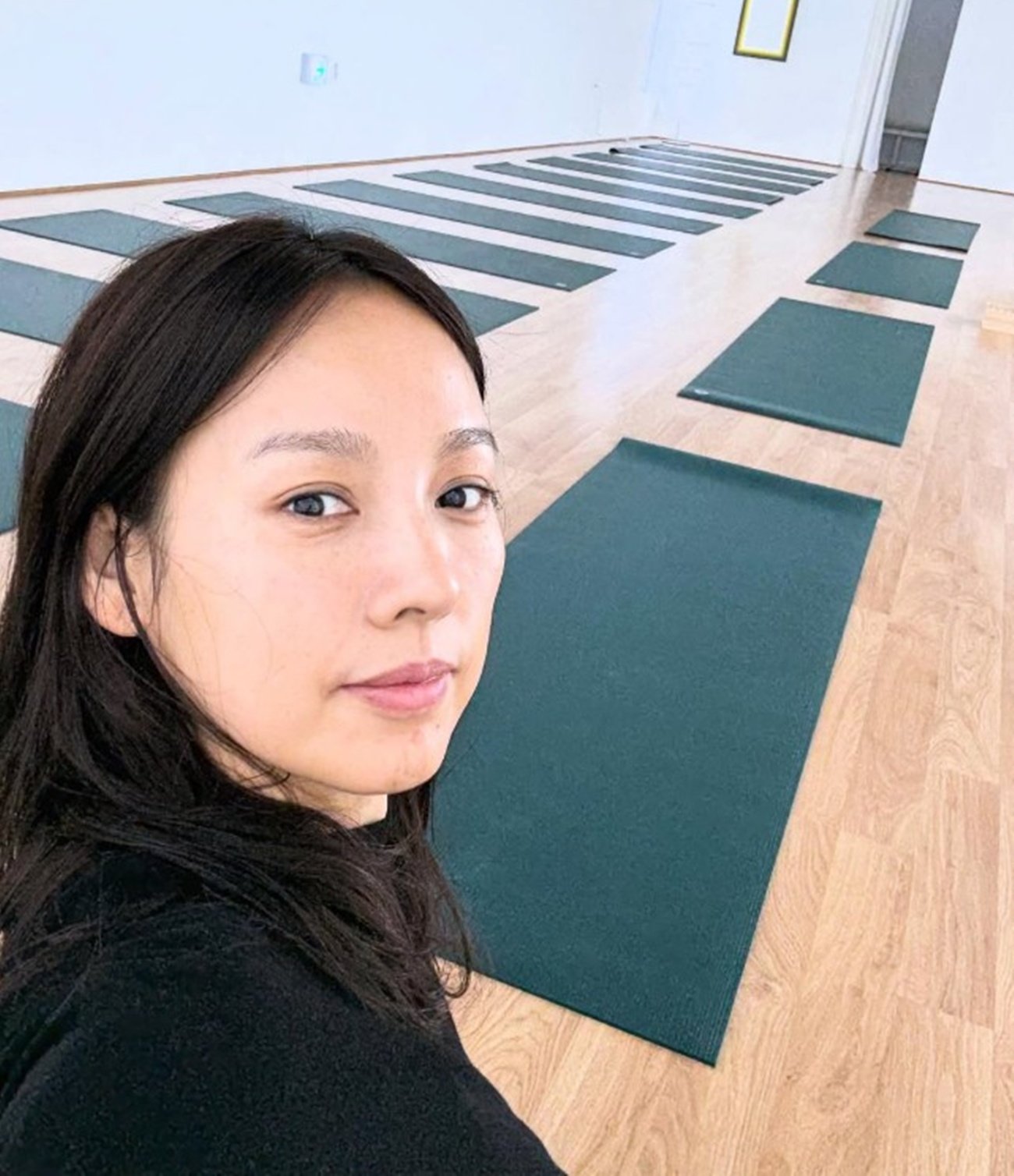 가수 이효리가 운영하는 요가원이 “방귀 괜찮습니다” 등 현실적이고 솔직한 답변으로 화제를 모았다. 초보·임산부도 참여 가능한 열린 공간이다. 사진=아난다효리 SNS 캡처