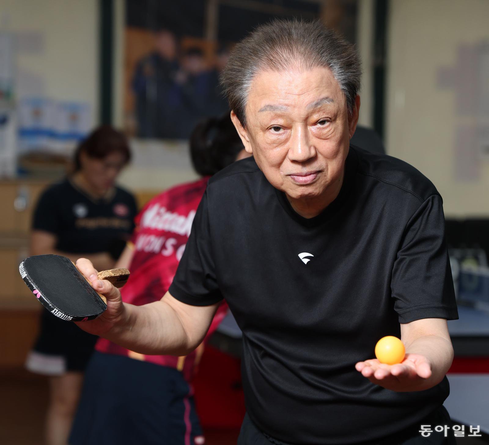 “공 잘보이니 운동하는 맛” 라지볼 탁구 인기몰이