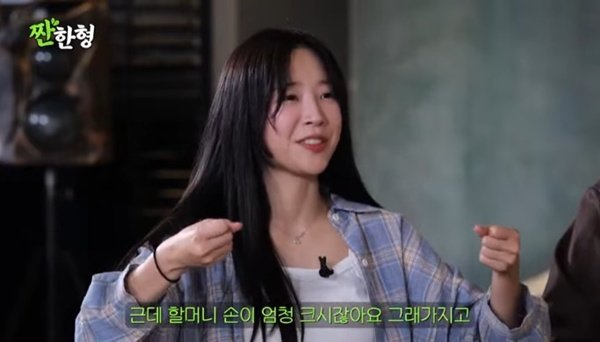 유튜버 쯔양이 ‘짠한형 신동엽’에 출연해 “할머니 따라 많이 먹게 됐다”며 울컥한 사연을 전했다. 라면 20봉지도 ‘간식’이라 밝히며 놀라운 먹성을 드러냈다. 유튜브 채널 ‘짠한형 신동엽’ 캡처