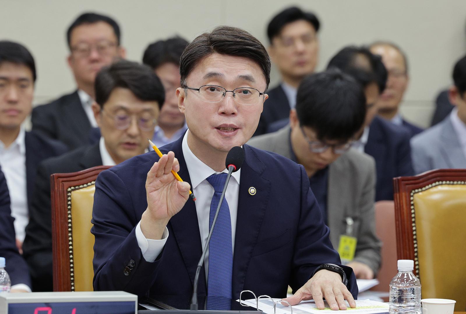 류제명 과학기술정보통신부 2차관이 21일 서울 여의도 국회 과학기술정보방송통신위원회에서 열린 정보통신산업진흥원 등에 대한 국정감사에서 의원 질의에 답변하고 있다. 2025.10.21/뉴스1