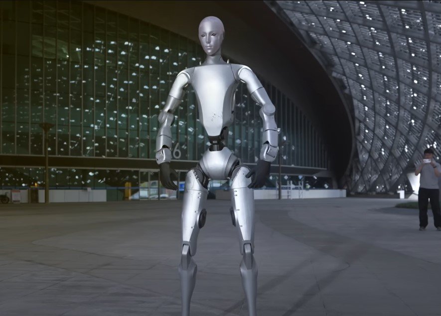 사람처럼 눈코입이 달린 유니트리의  새 휴머노이드로봇 ‘H2’.  출처: 유니트리