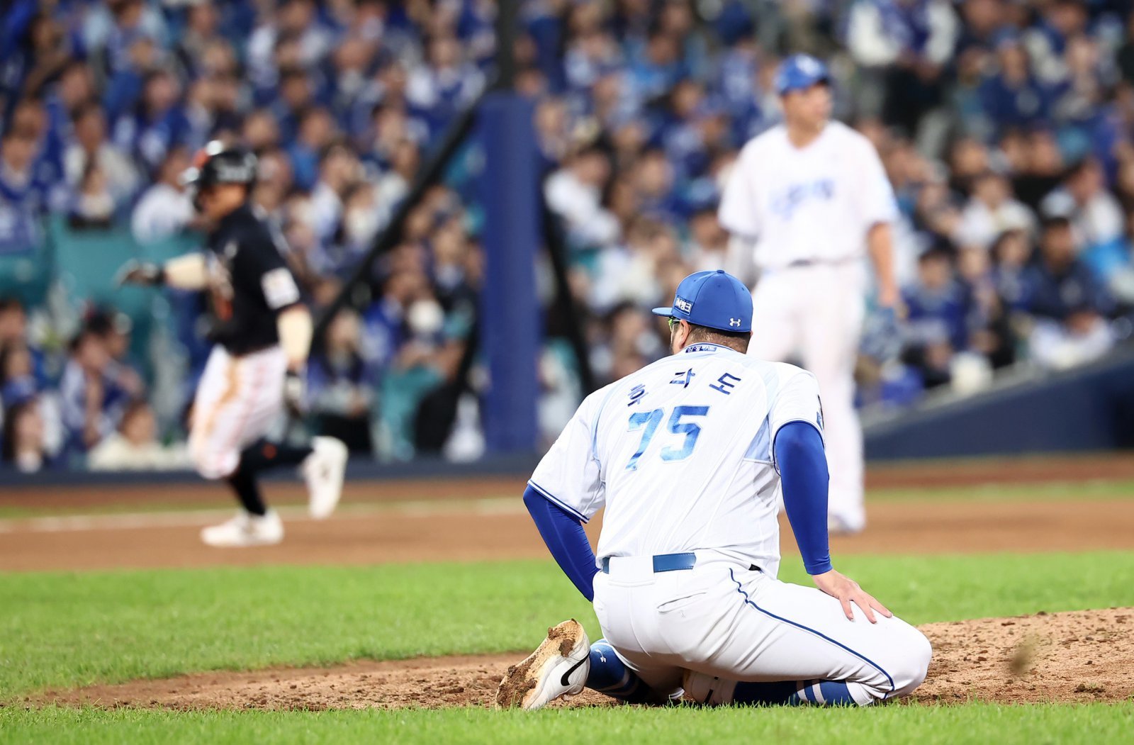 자존심 구긴 ‘독수리 사냥꾼’…삼성 후라도, 5실점 고전
