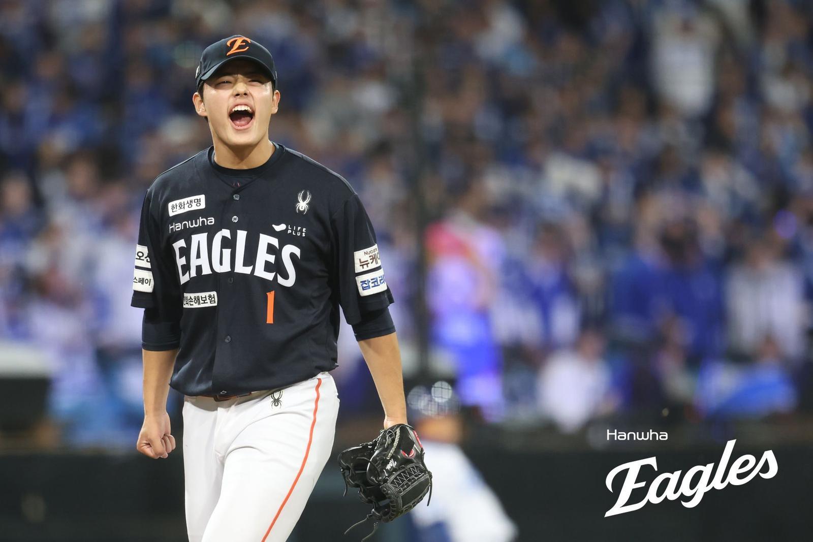 7, 8회 연속 실점 위기를 넘기고 이닝을 마친 문동주가 포효하고 있다. 한화 이글스 제공