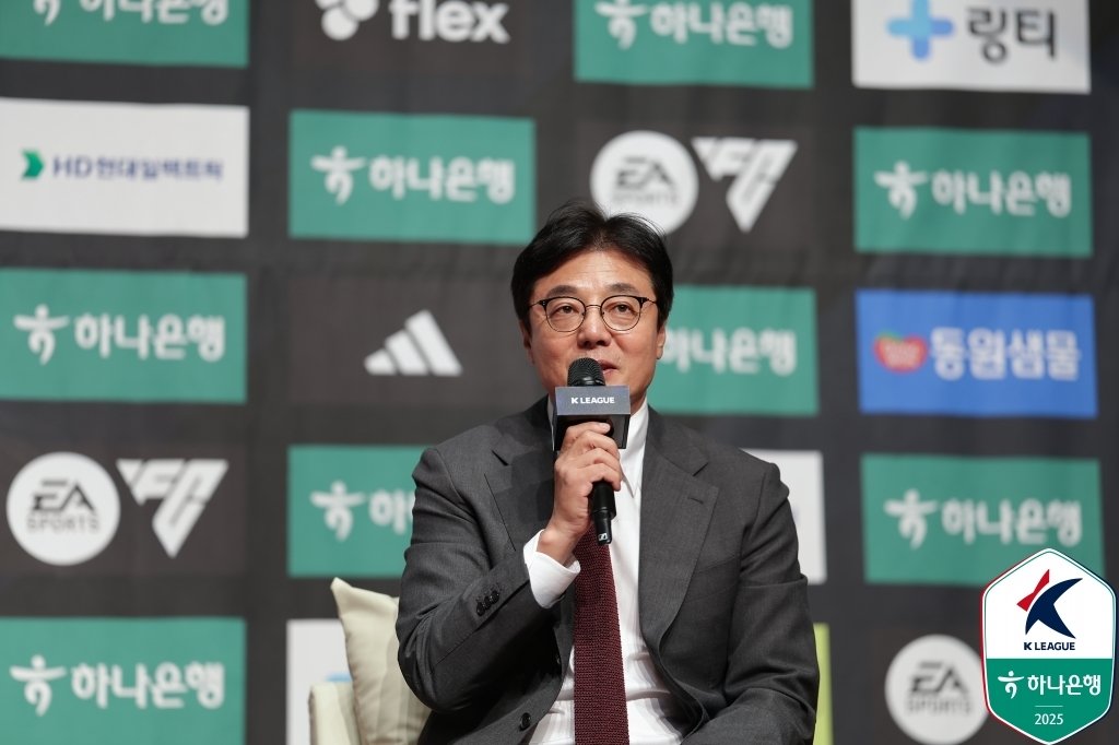 이청용 골프 세리모니 바라본 황선홍 “축구인으로 부끄러워…존중 필요”