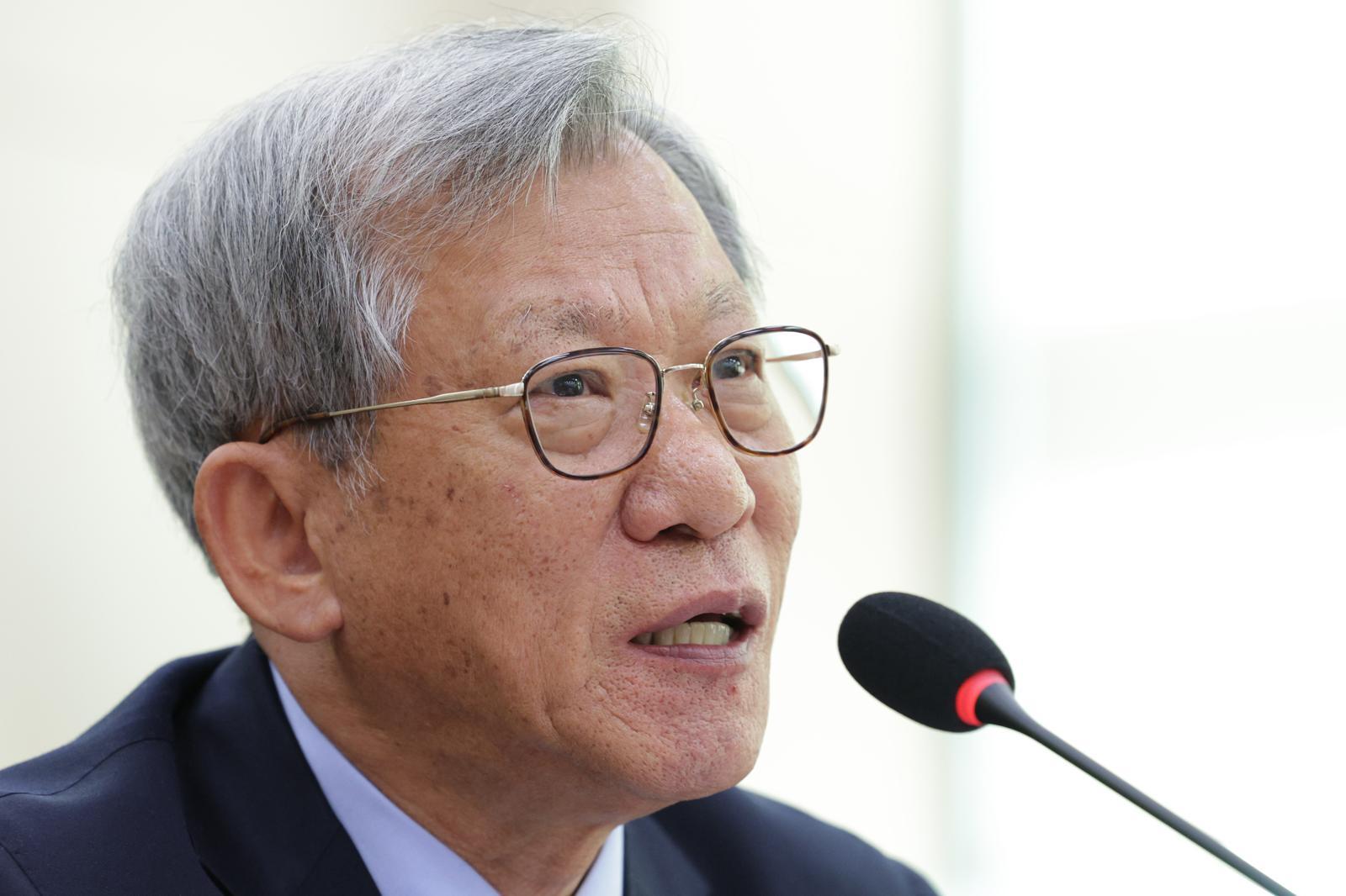 유홍준 국립중앙박물관장이 22일 서울 여의도 국회 문화체육관광위원회에서 열린 국립중앙박물관 등에 대한 국정감사에서 의원 질의에 답변하고 있다. 뉴스1