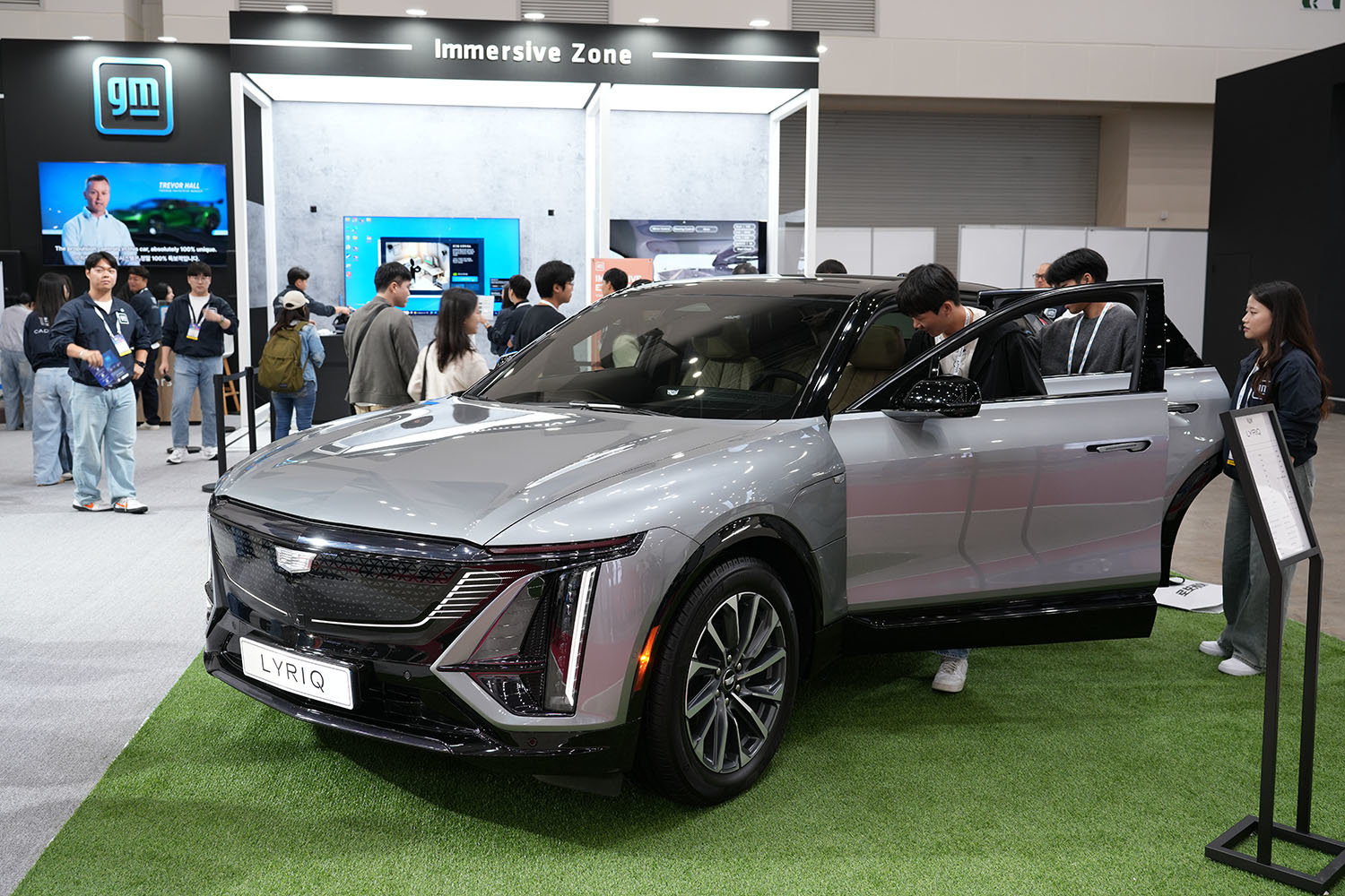 FIX 2025 모빌리티관에는 친환경 차량 및 UAM 등이 전시됐다 / 출처=IT동아