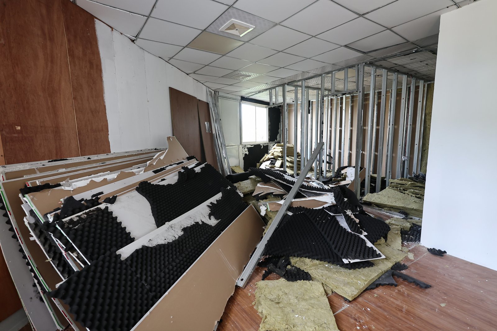 22일(현지시간) 캄보디아 프놈펜 외곽 온라인스캠 범죄로 단속된 건물의 모습. 2025.10.22 뉴스1