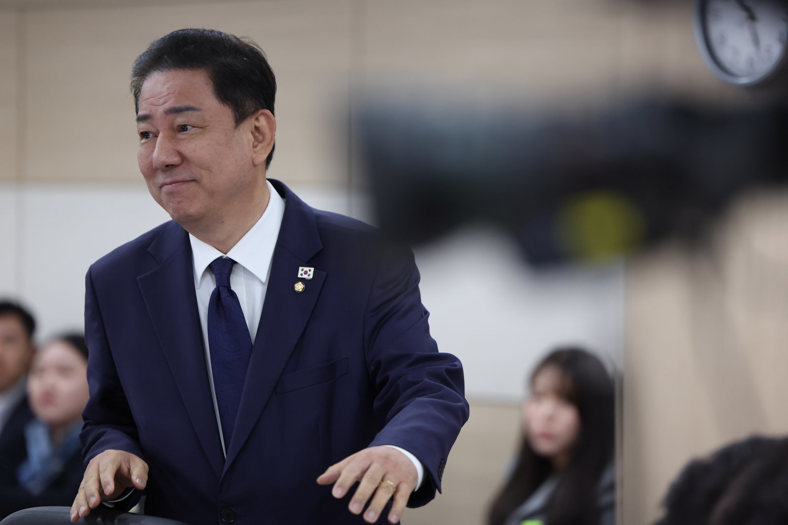 김병기 더불어민주당 원내대표가 21일 용인시 지상작전사령부에서 열린 국회 국방위원회 국정감사에 참석하고 있다. 2025.10.21. [용인=뉴시스]