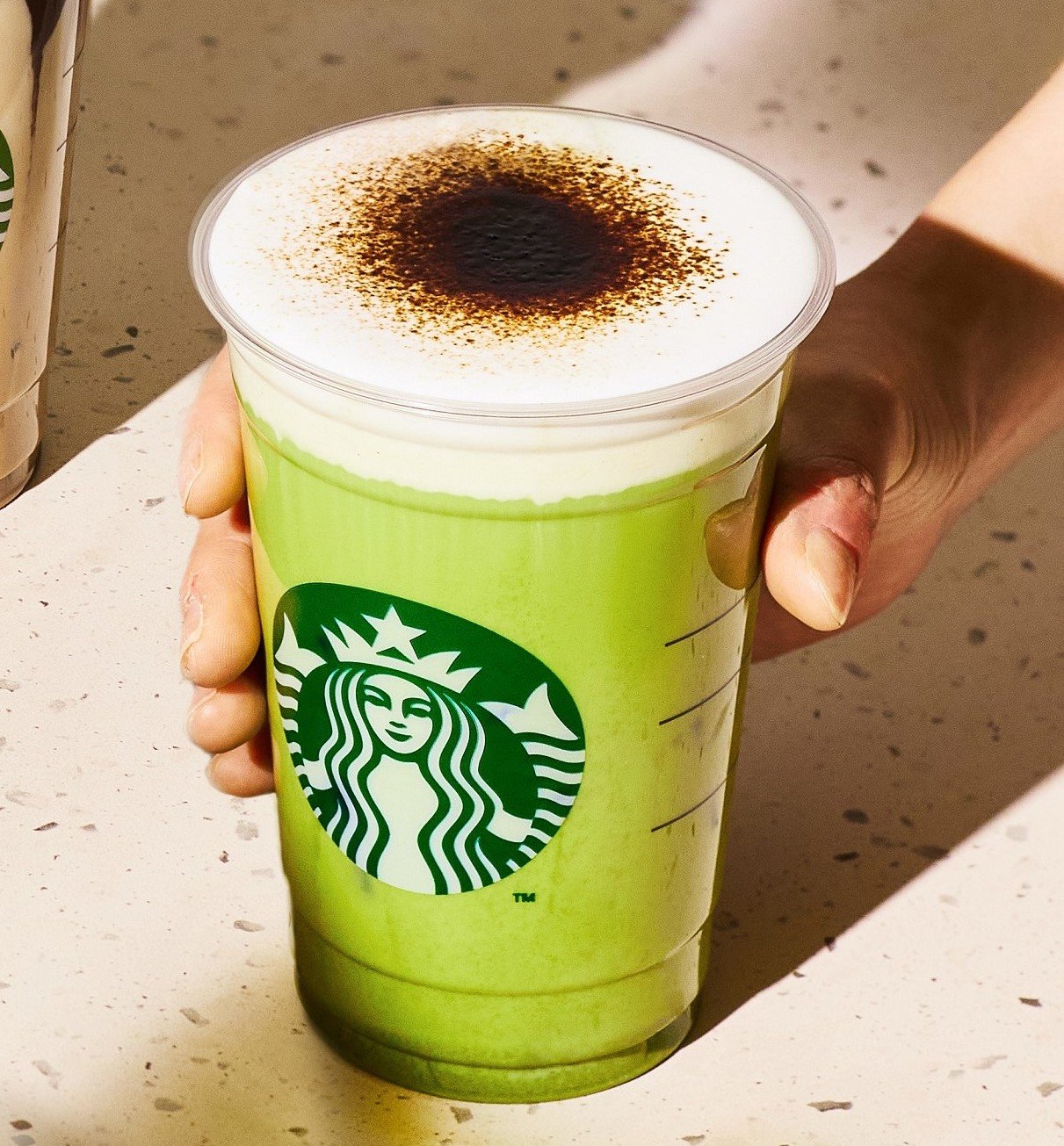 스타벅스 ‘말차 글레이즈드 티 라떼’ 스타벅스코리아 제공