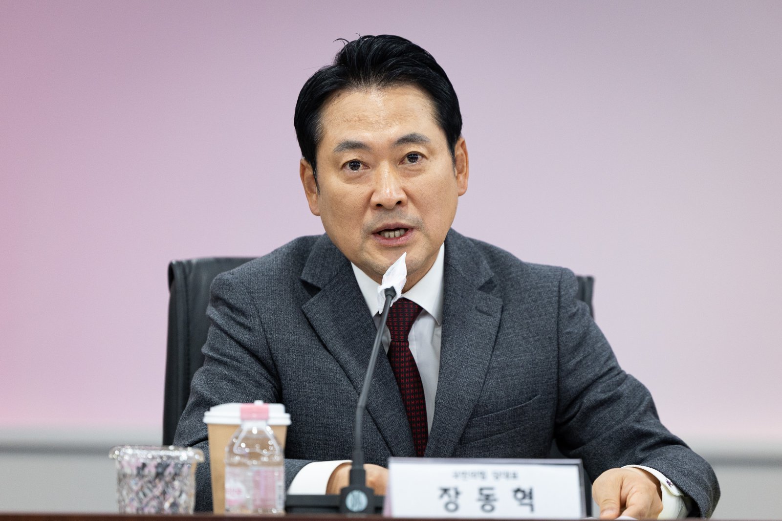 장동혁 국민의힘 대표가 22일 서울 여의도 중소기업중앙회에서 열린 장동혁 국민의힘 당대표 초청 중소기업인 간담회에서 인사말을 하고 있다. 2025.10.22 뉴스1