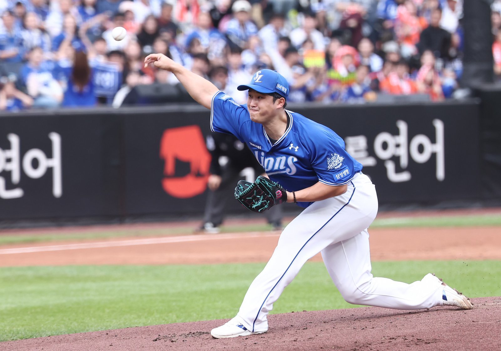 19일 대전 한화생명볼파크 열린 프로야구 2025 신한 SOL뱅크 KBO 플레이오프 2차전 삼성 라이온즈와 한화 이글스의 경기, 삼성 선발 최원태가 역투하고 있다. 2025.10.19/뉴스1