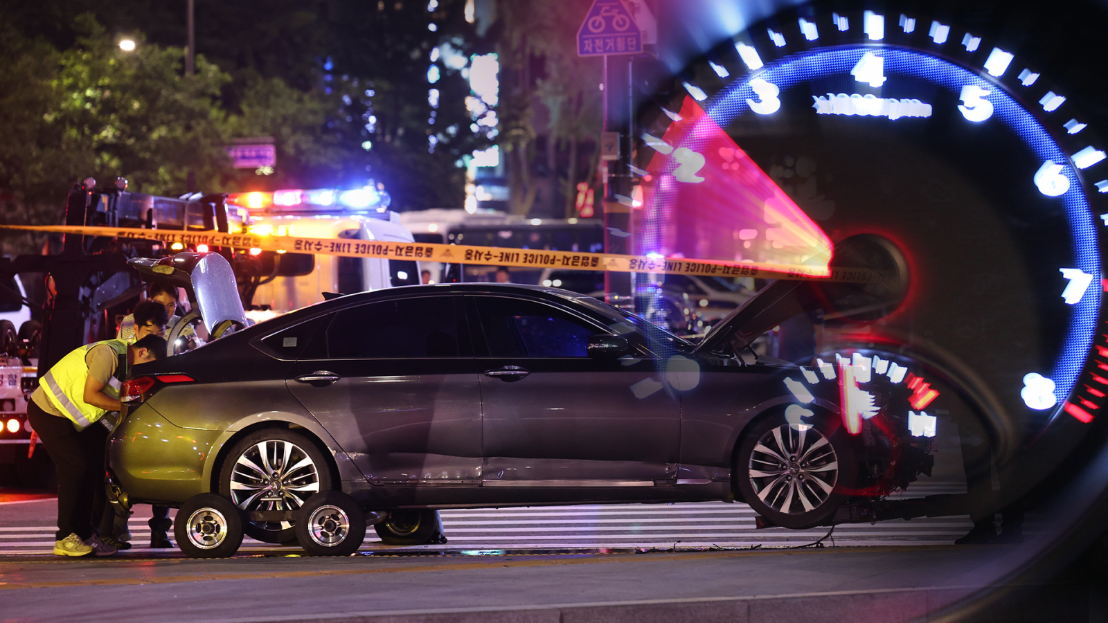시청역 교차로 대형 교통사고 차량을 살펴보는 관계자들. 해당 사고를 일으킨 조 모씨(69)는 급발진을 주장했지만, 최종적으로는 페달 오인 조작으로 확인됐다. 뉴시스·게티이미지뱅크